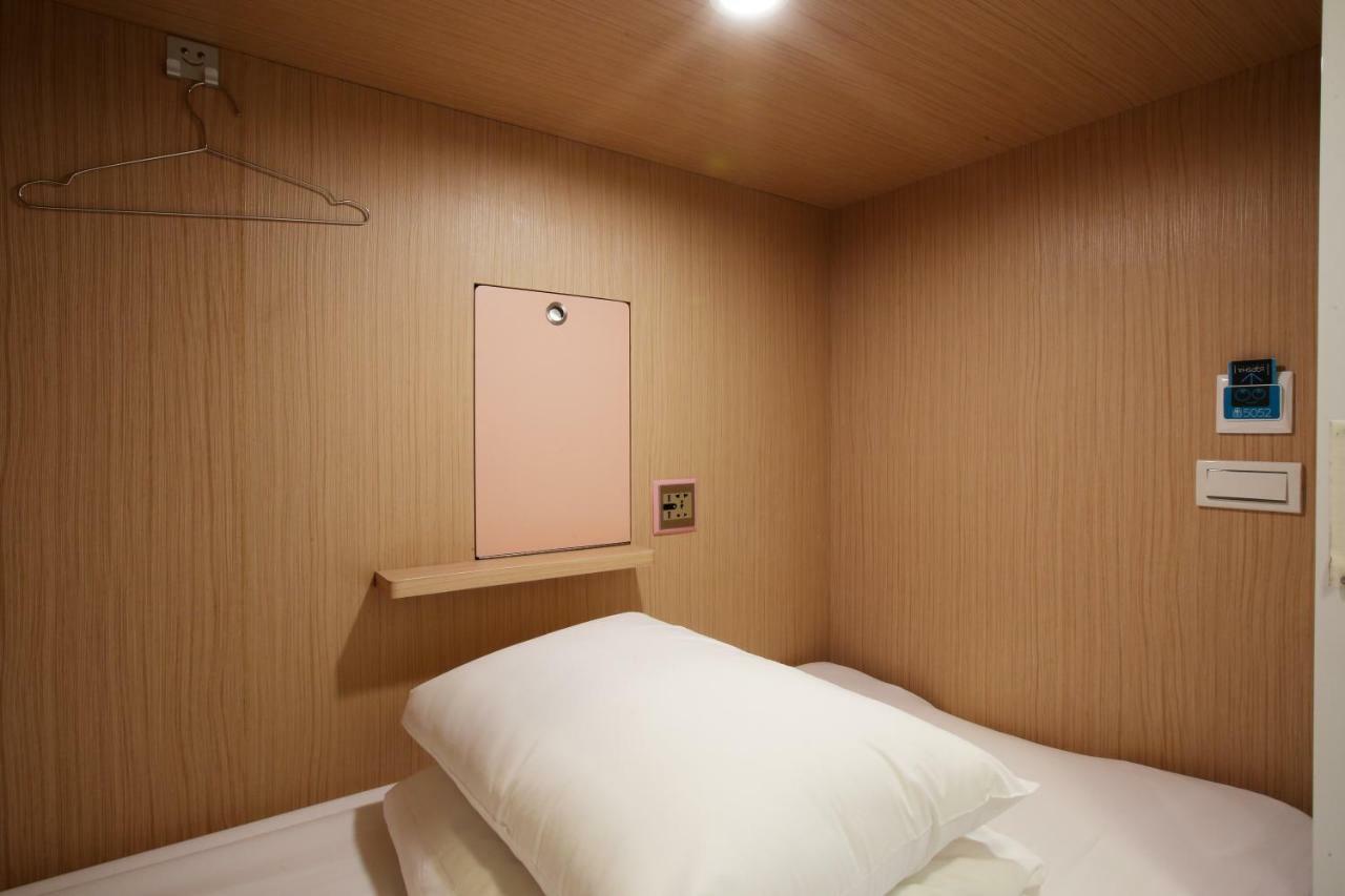 Loosha Hostel Taichung Exteriör bild