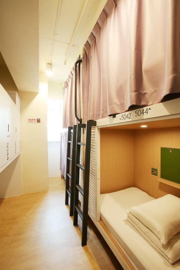 Loosha Hostel Taichung Exteriör bild