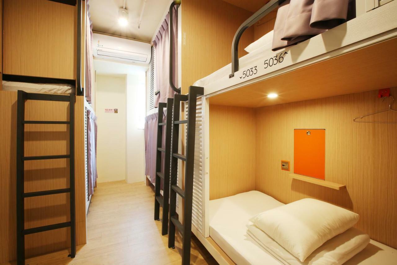 Loosha Hostel Taichung Exteriör bild
