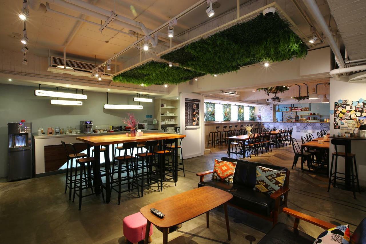 Loosha Hostel Taichung Exteriör bild