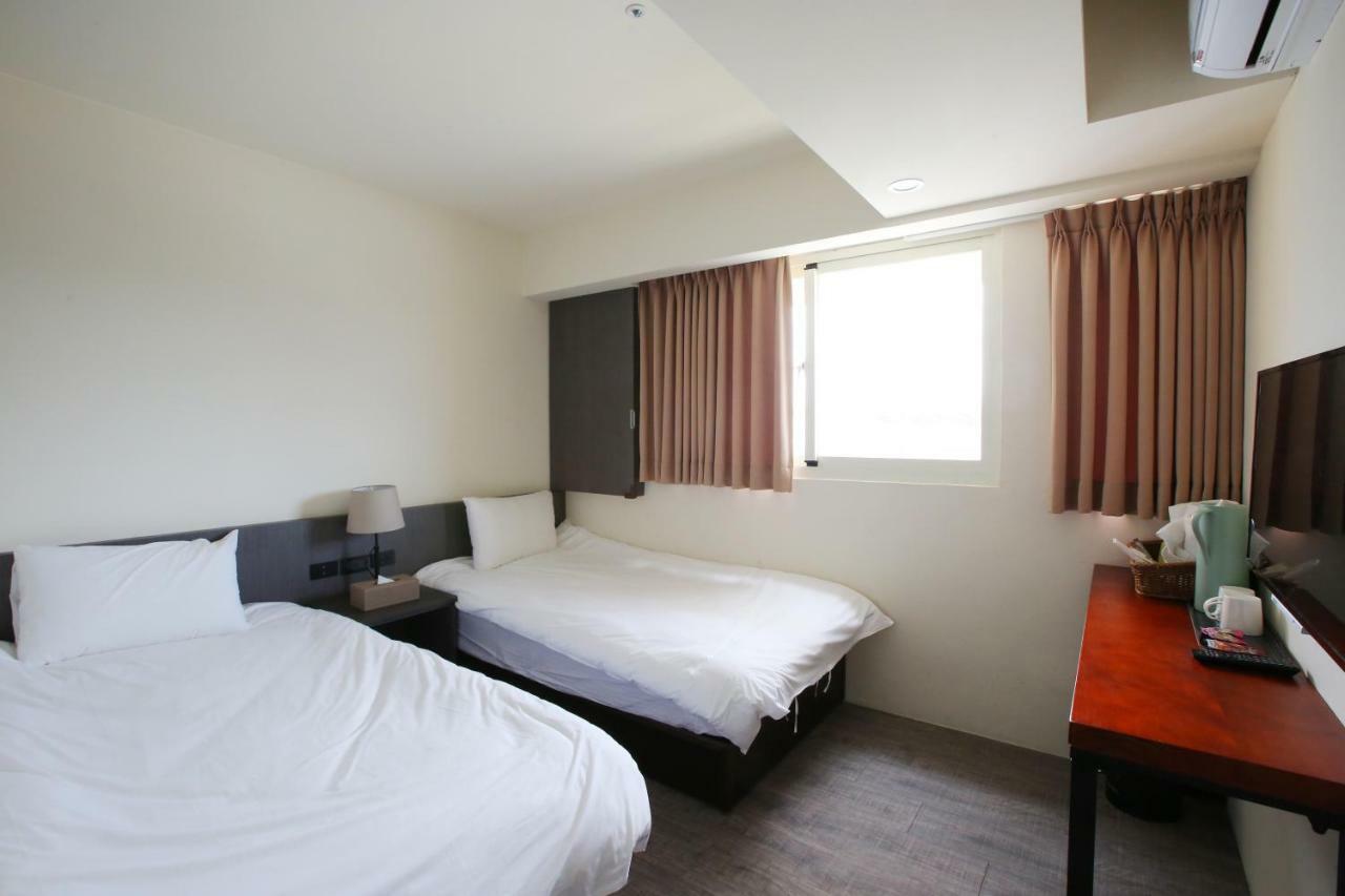 Loosha Hostel Taichung Exteriör bild