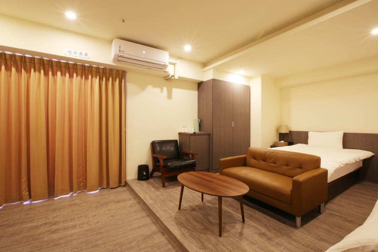 Loosha Hostel Taichung Exteriör bild