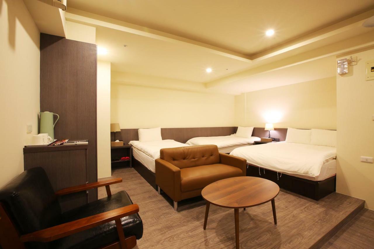 Loosha Hostel Taichung Exteriör bild