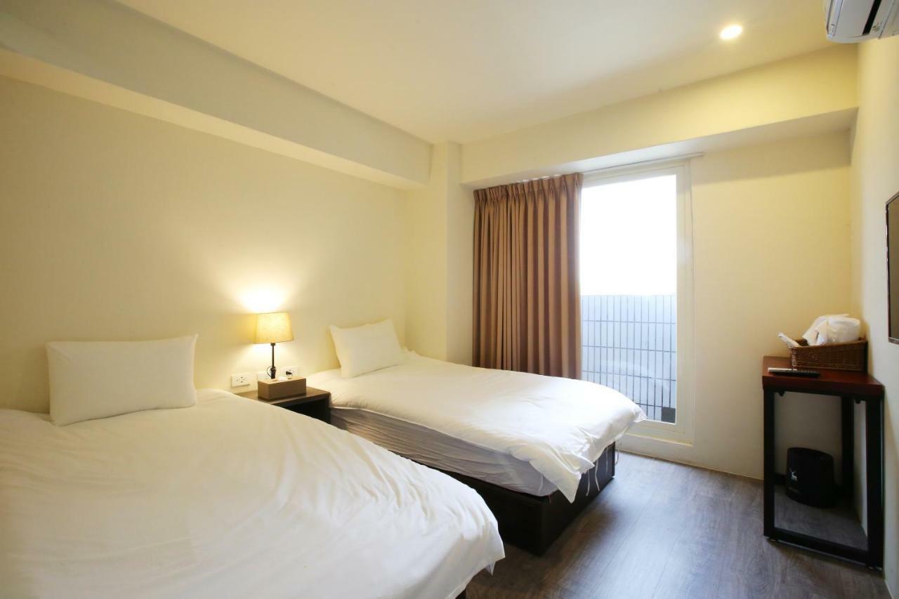 Loosha Hostel Taichung Exteriör bild