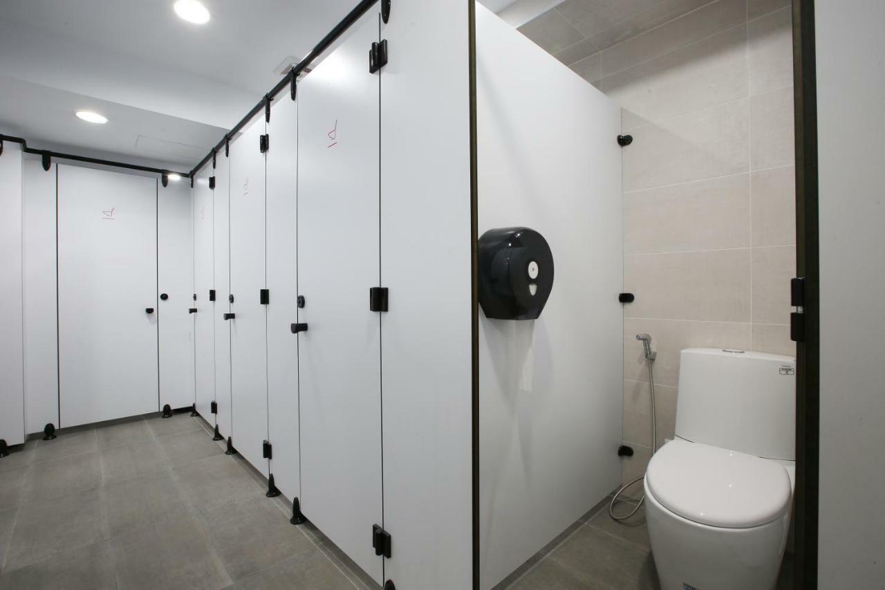 Loosha Hostel Taichung Exteriör bild